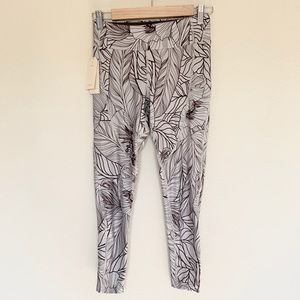 NWT Maaji Tropical Floral Leggings